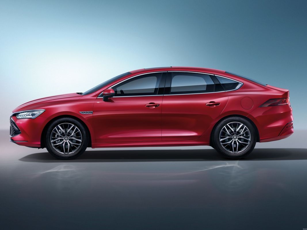 Electric Fuel BYD Qin Plus Dm-i 120km Hybrid Sedan with Maximum Power of 100-150Ps