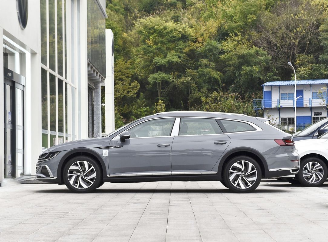 300-400Nm 2024 Volkswagen CC Hunting Car German Classic Car With Ultra High Range
