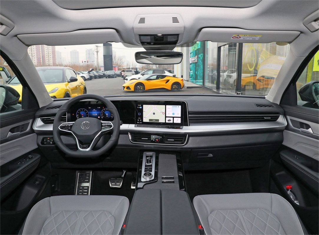 Large Space 2024 VW Tavendor 380TSI R-Line 4WD SUV With Electric Copilot Seat Adjustment