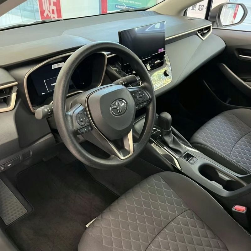 Toyota Asiatic Lion 2.0 Edición Elite Limousine con suspensión trasera de múltiples enlaces