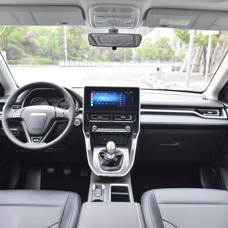 -Made Changcheng Haval M6 2023 PLUS 5-Seater SUV with 1.5T Engine and Manual Gearbox